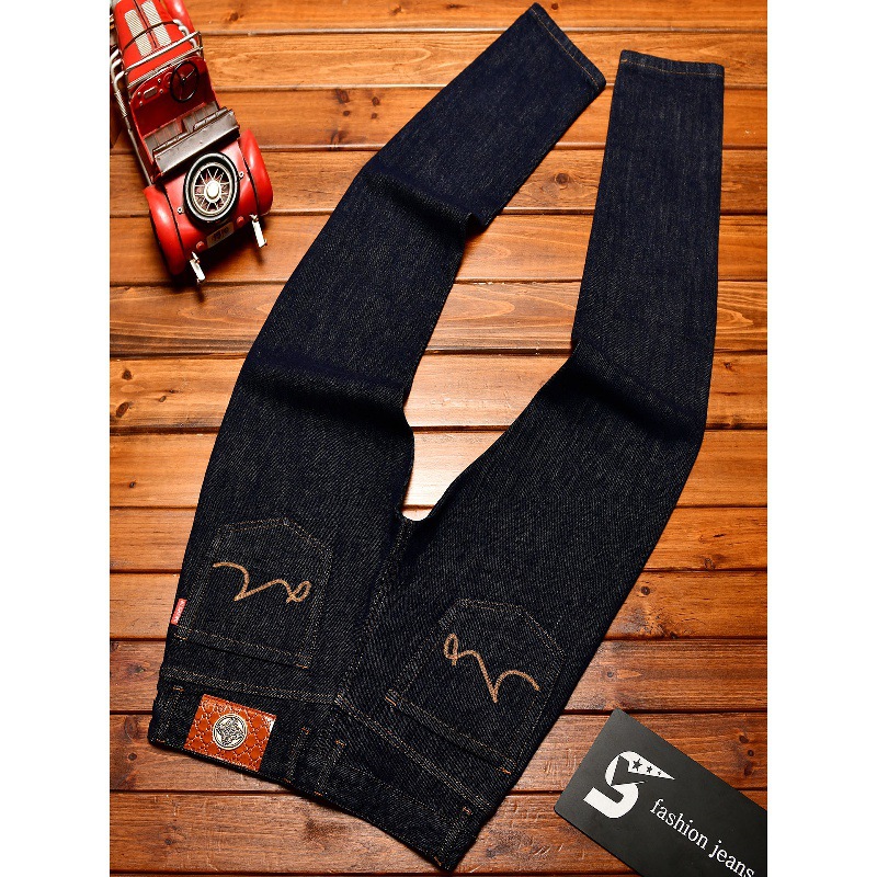 Tiefblaue Jeans für Herren, He – Levis Jeans 501 Bewertung und Preis